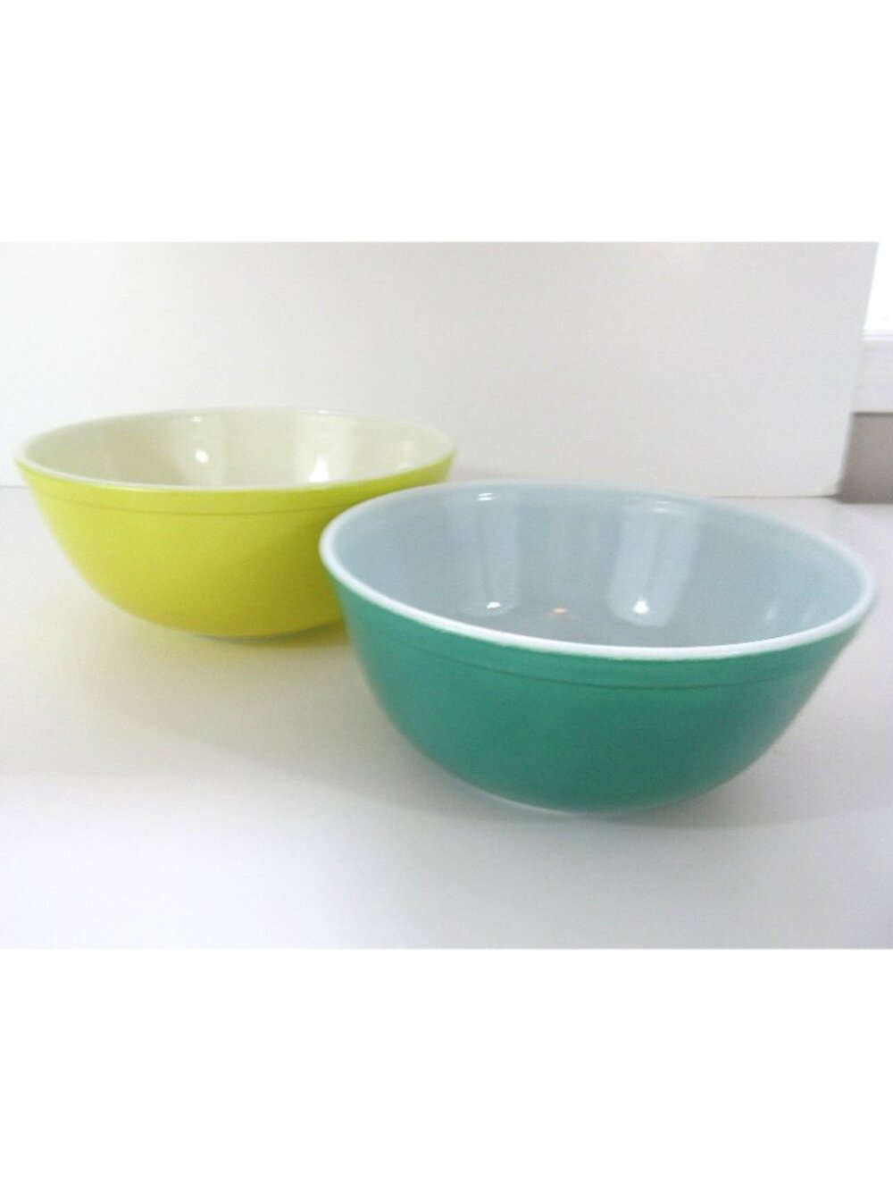 Pyrex Nesting Mixing Bowls Green #403 and Yellow #404 Vibrant Colors - Picture 4 of 11